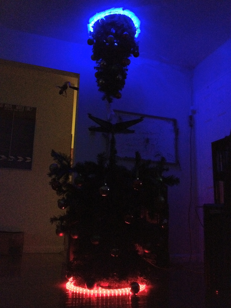 Illustration for article titled Portal Christmas tree is absolutely genius